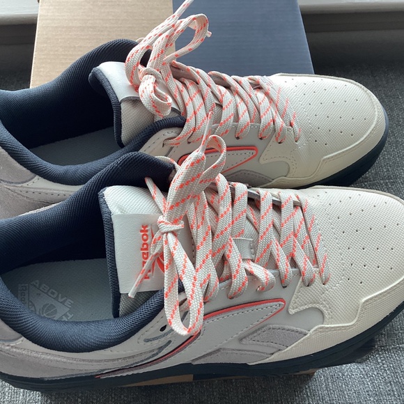Athletic_Shoes